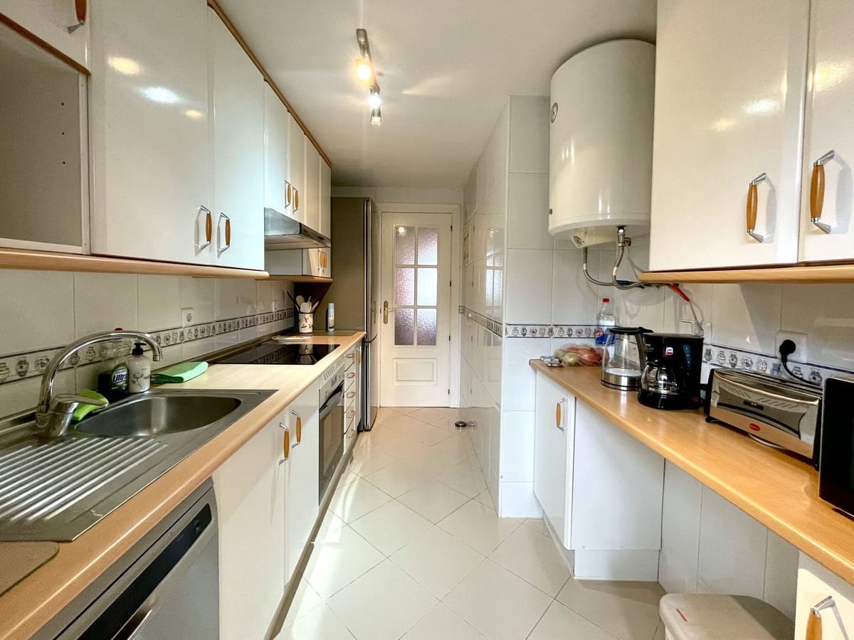 2 soveværelse Lejlighed til leje i Nueva Andalucia med swimmingpool garage - € 2.000 (Ref: 8759878)