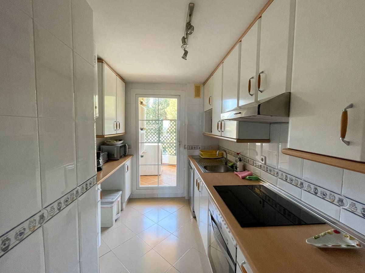 2 soveværelse Lejlighed til leje i Nueva Andalucia med swimmingpool garage - € 2.000 (Ref: 8759878)