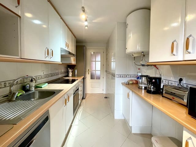 Appartement de 2 chambres à louer à Nueva Andalucia, Marbella avec piscine garage - 2 000 € (Ref: 8759878)