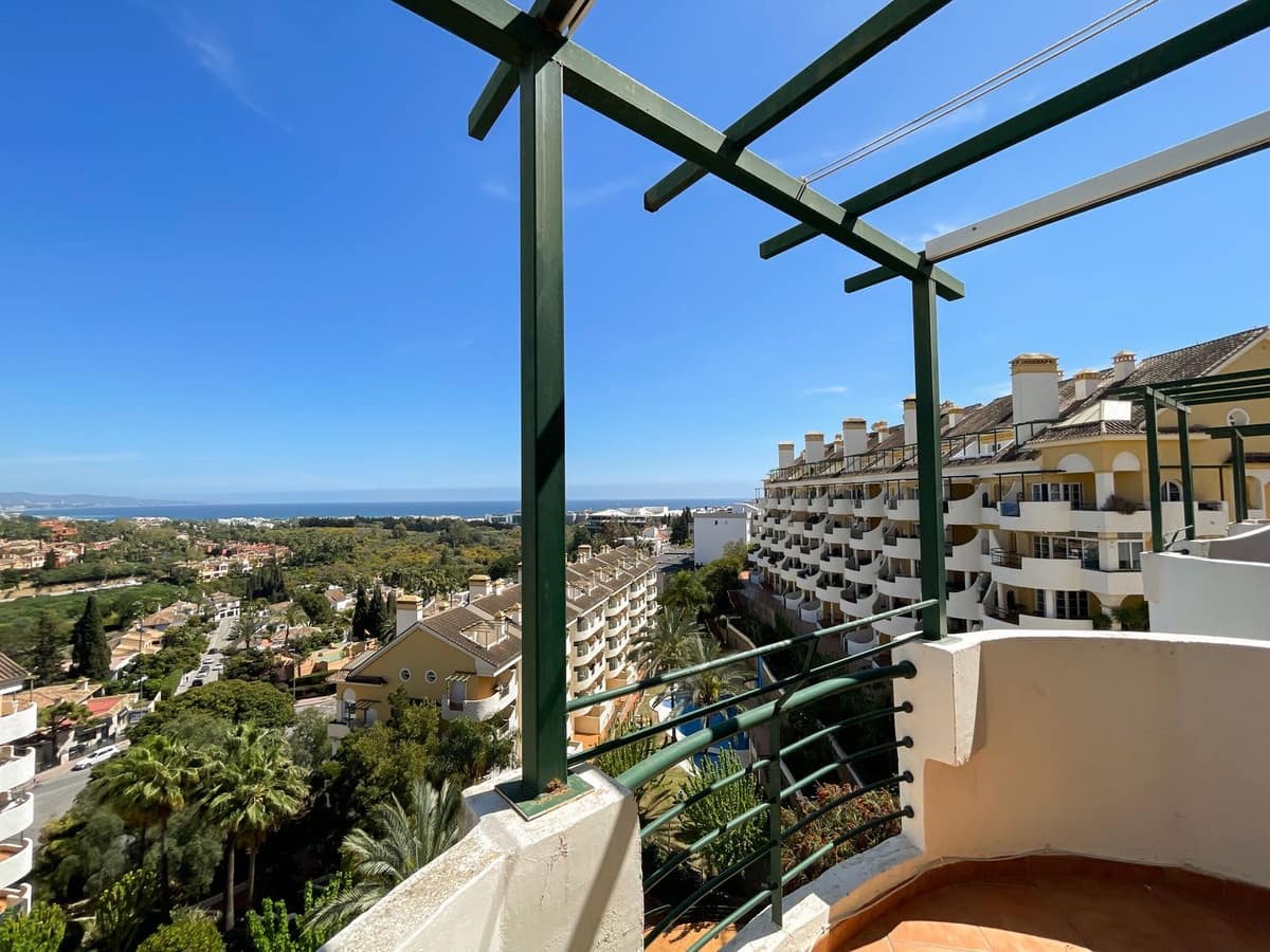 2 soveværelse Lejlighed til leje i Nueva Andalucia med swimmingpool garage - € 2.000 (Ref: 8759878)