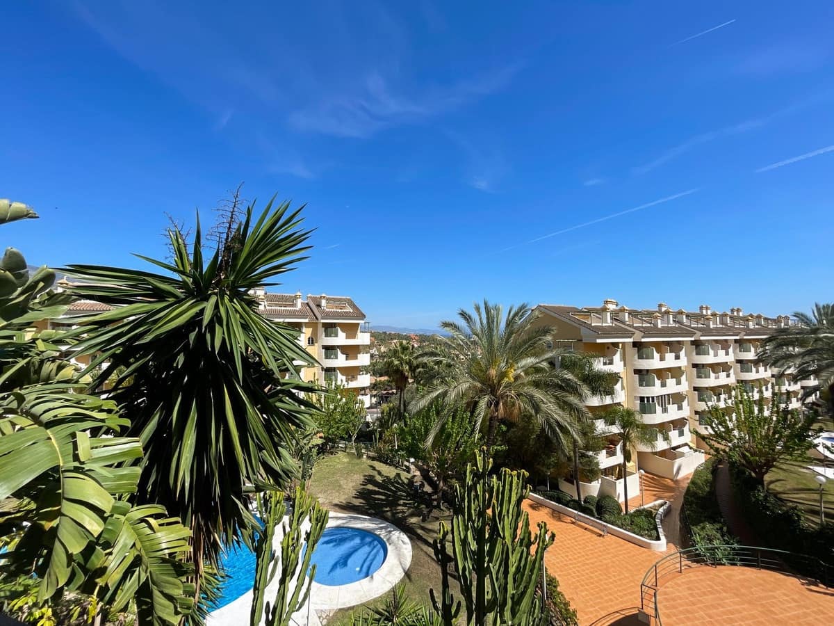 2 soveværelse Lejlighed til leje i Nueva Andalucia med swimmingpool garage - € 2.000 (Ref: 8759878)