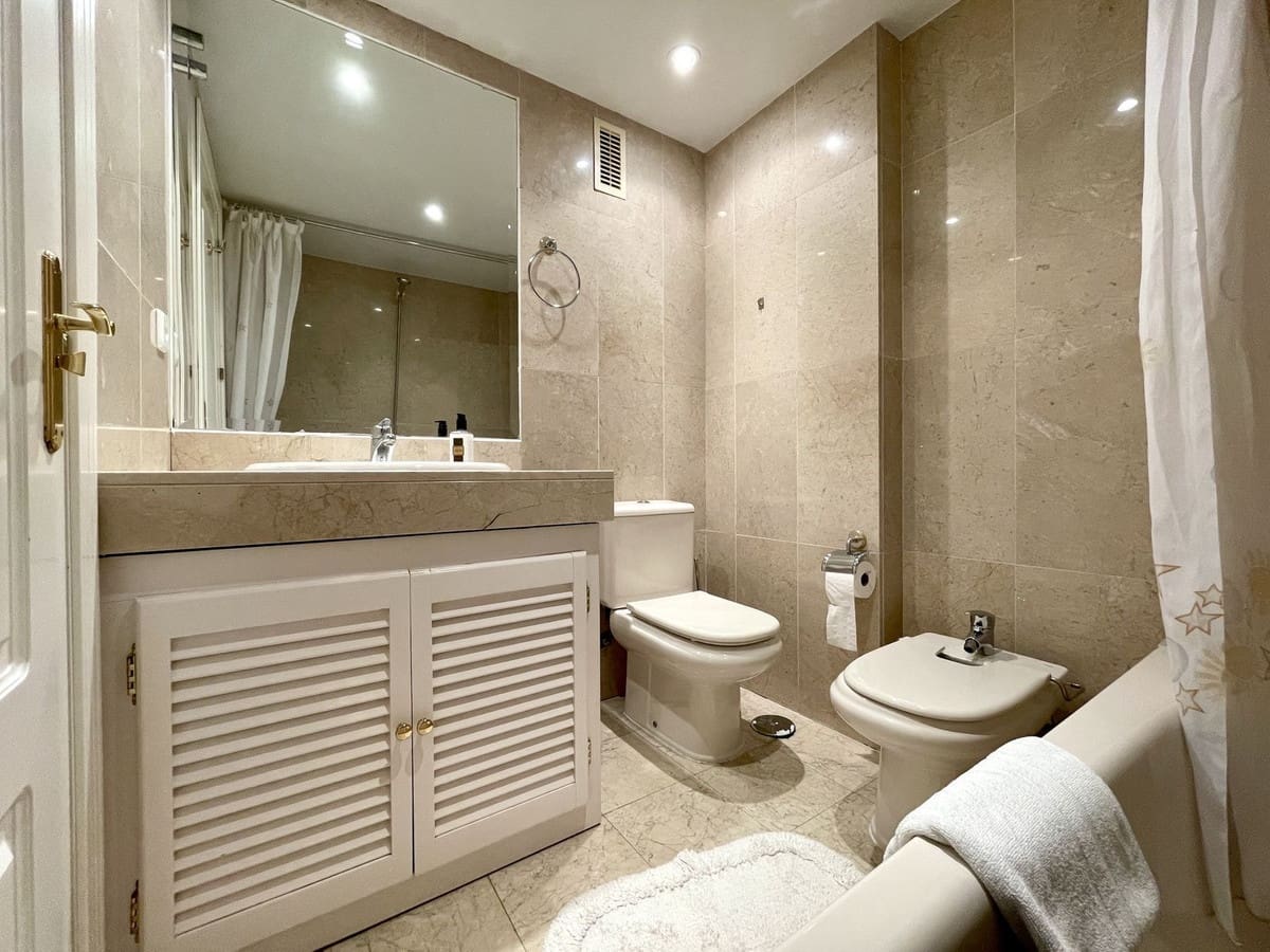 2 soveværelse Lejlighed til leje i Nueva Andalucia med swimmingpool garage - € 2.000 (Ref: 8759878)