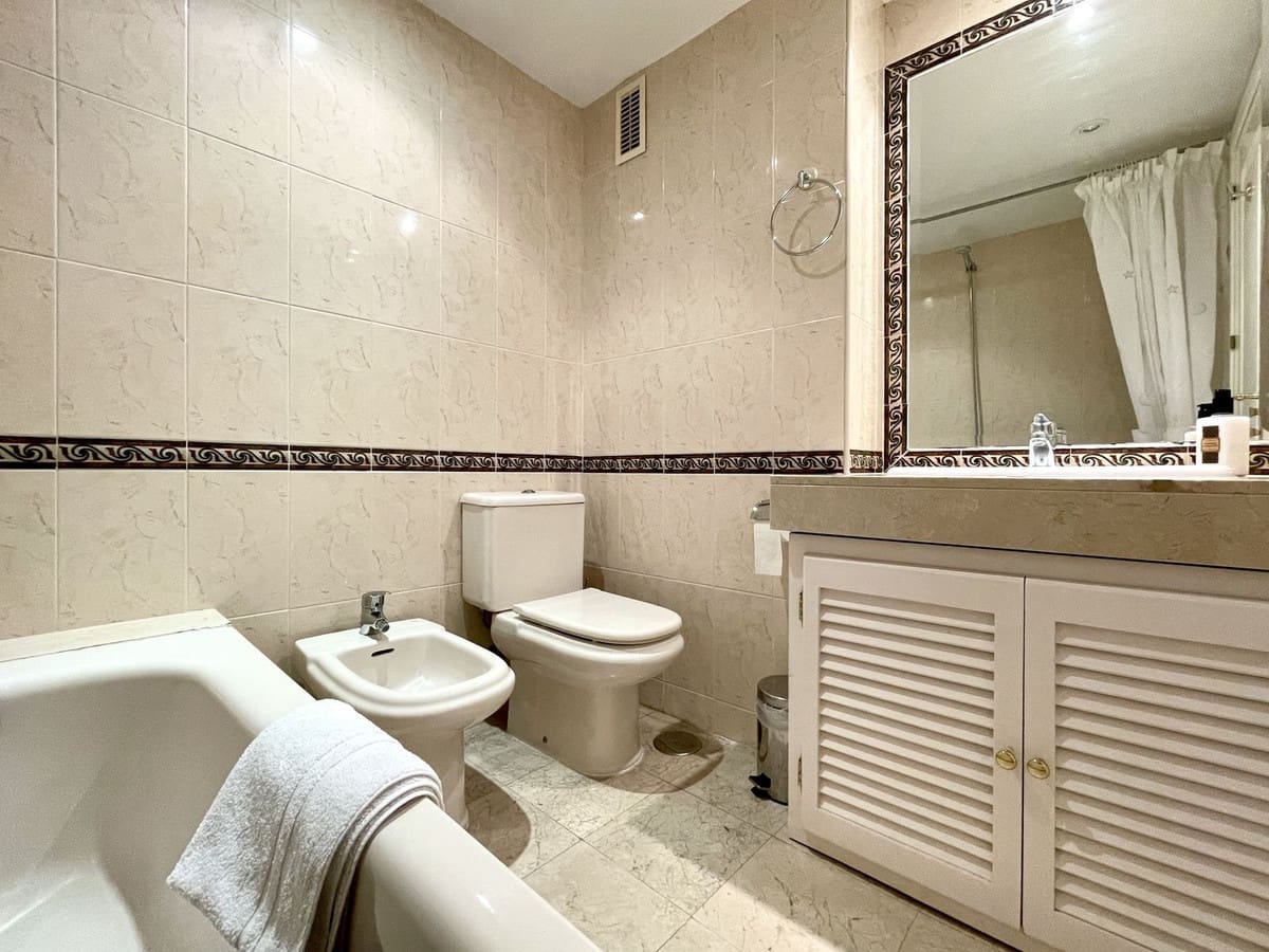 2 soveværelse Lejlighed til leje i Nueva Andalucia med swimmingpool garage - € 2.000 (Ref: 8759878)