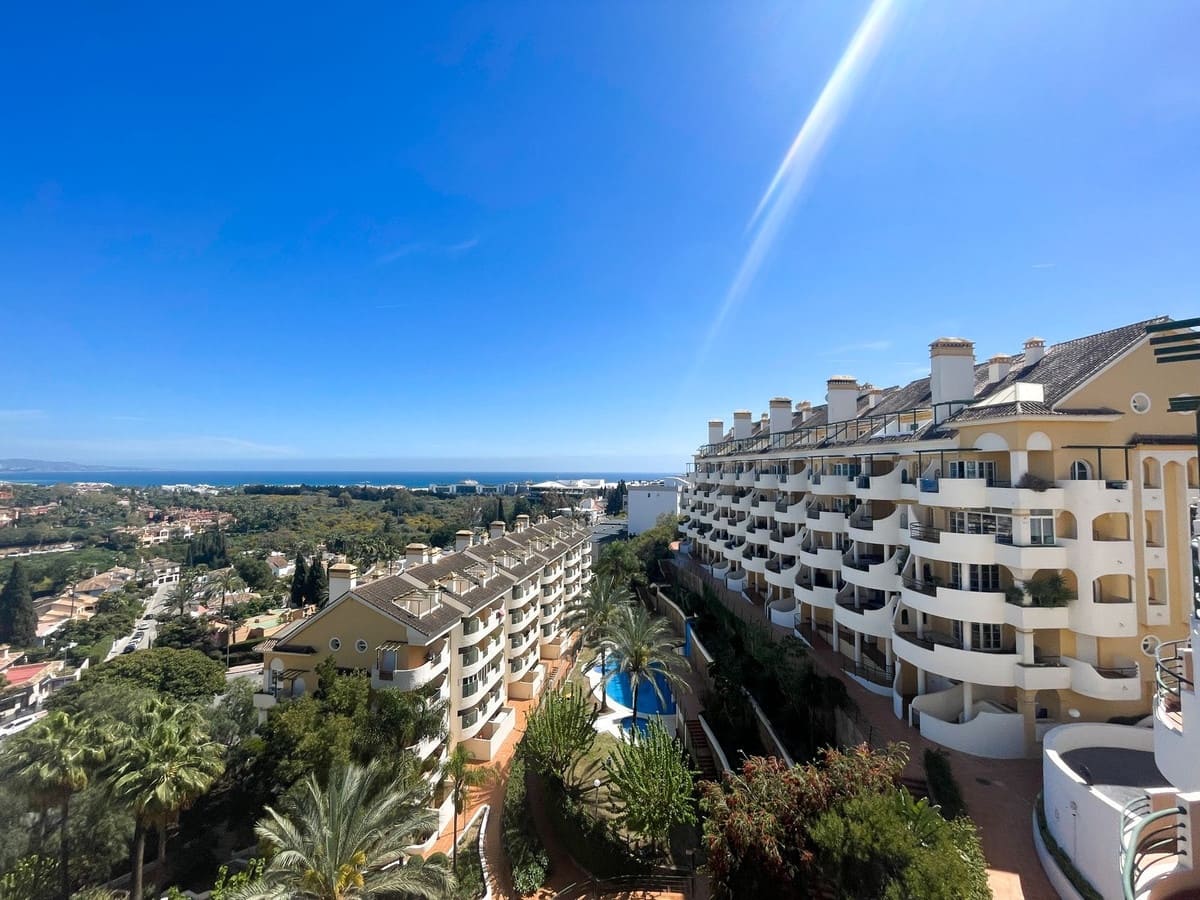 2 soveværelse Lejlighed til leje i Nueva Andalucia med swimmingpool garage - € 2.000 (Ref: 8759878)