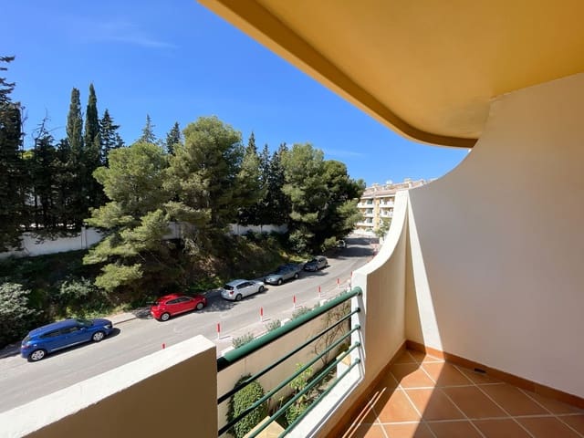 Appartement de 2 chambres à louer à Nueva Andalucia, Marbella avec piscine garage - 2 000 € (Ref: 8759878)