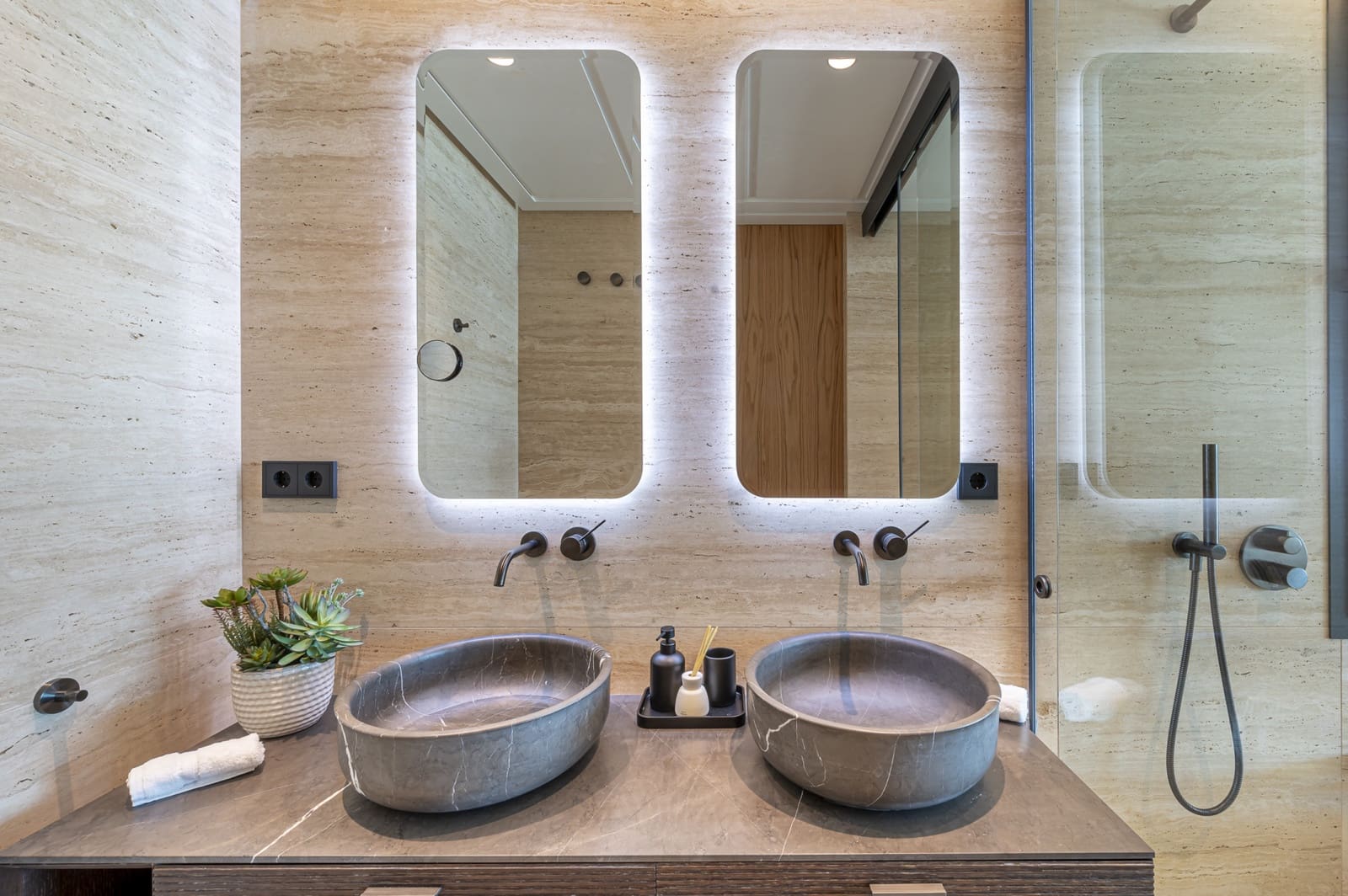 2 bedroom Apartment for holiday rental in Estepona with pool garage - € 4,550 (Ref: 8759879)