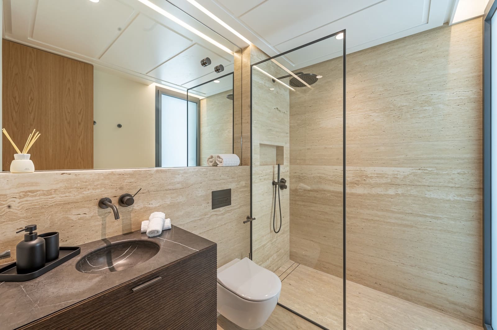 2 bedroom Apartment for holiday rental in Estepona with pool garage - € 4,550 (Ref: 8759879)