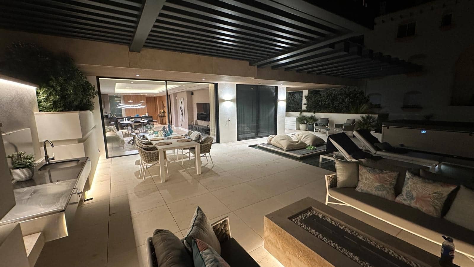 2 bedroom Apartment for holiday rental in Estepona with pool garage - € 4,550 (Ref: 8759879)