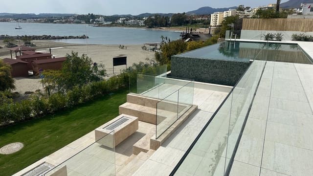 Apartamento de 2 habitaciones en Seghers, Estepona en alquiler vacacional con piscina garaje - 4.550 € (Ref: 8759879)