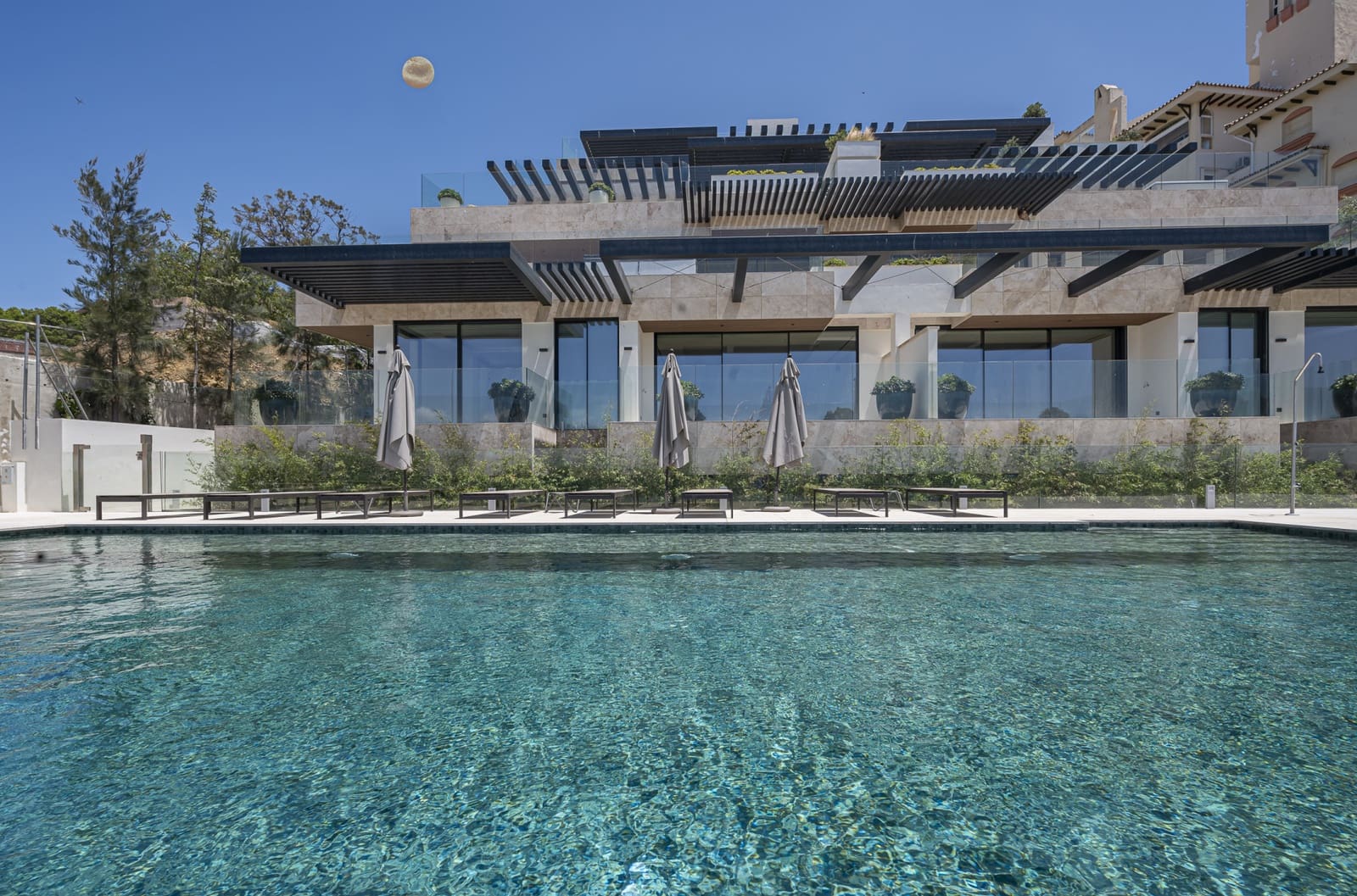 2 bedroom Apartment for holiday rental in Estepona with pool garage - € 4,550 (Ref: 8759879)