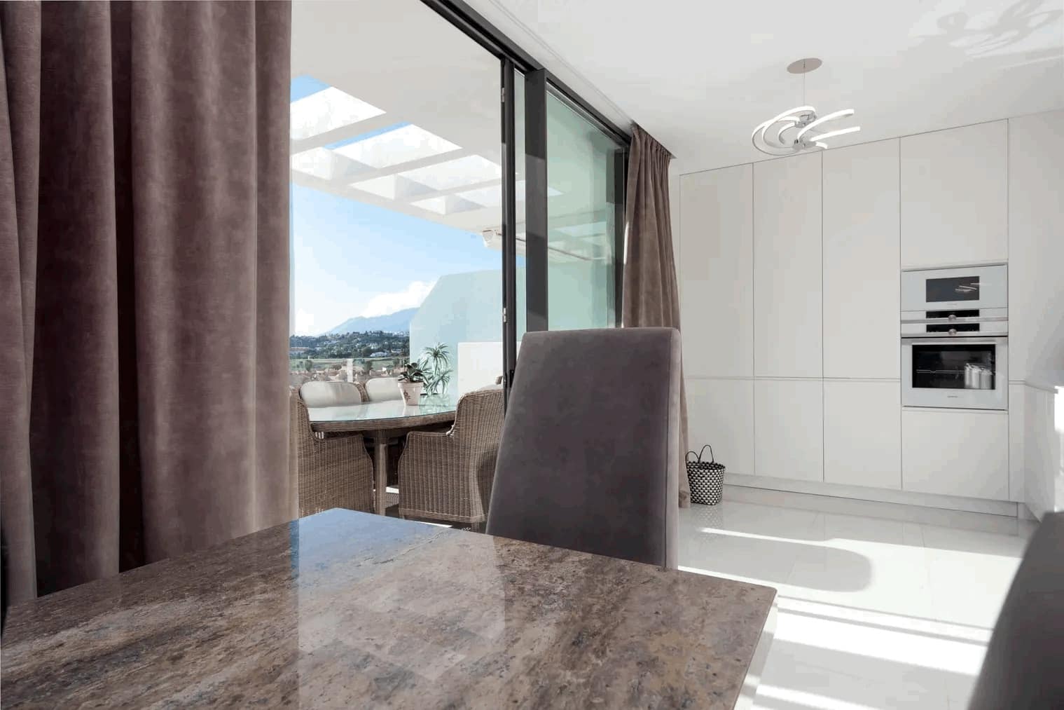 3 slaapkamer Penthouse voor vakantieverhuur in Atalaya-Isdabe met zwembad garage - € 2.051 (Ref: 8776148)