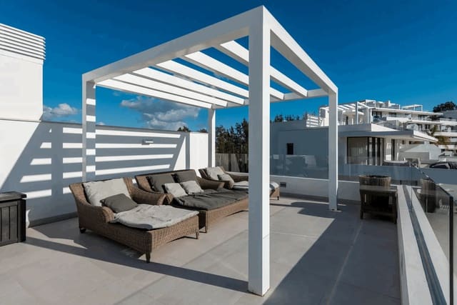3 camera da letto Attico da affitare come casa vacanza in Atalaya-Isdabe, Estepona con piscina garage - 2.051 € (Rif: 8776148)