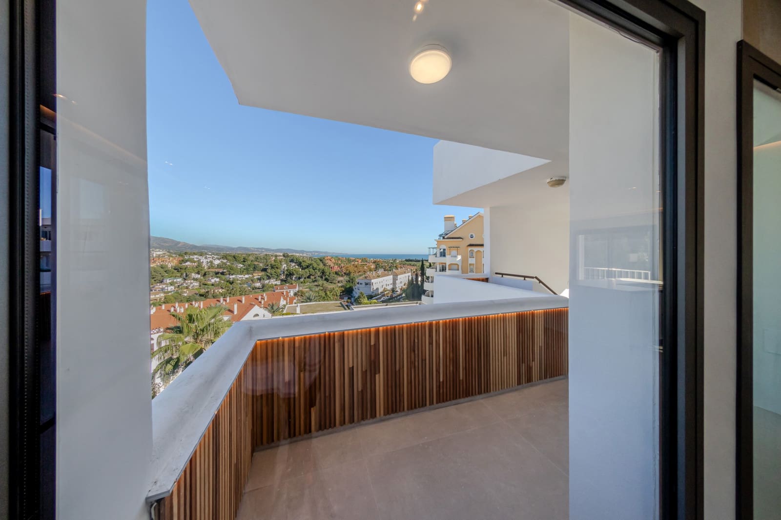 2 bedroom Apartment for sale in Marbella with pool garage - € 890,000 (Ref: 8824865)