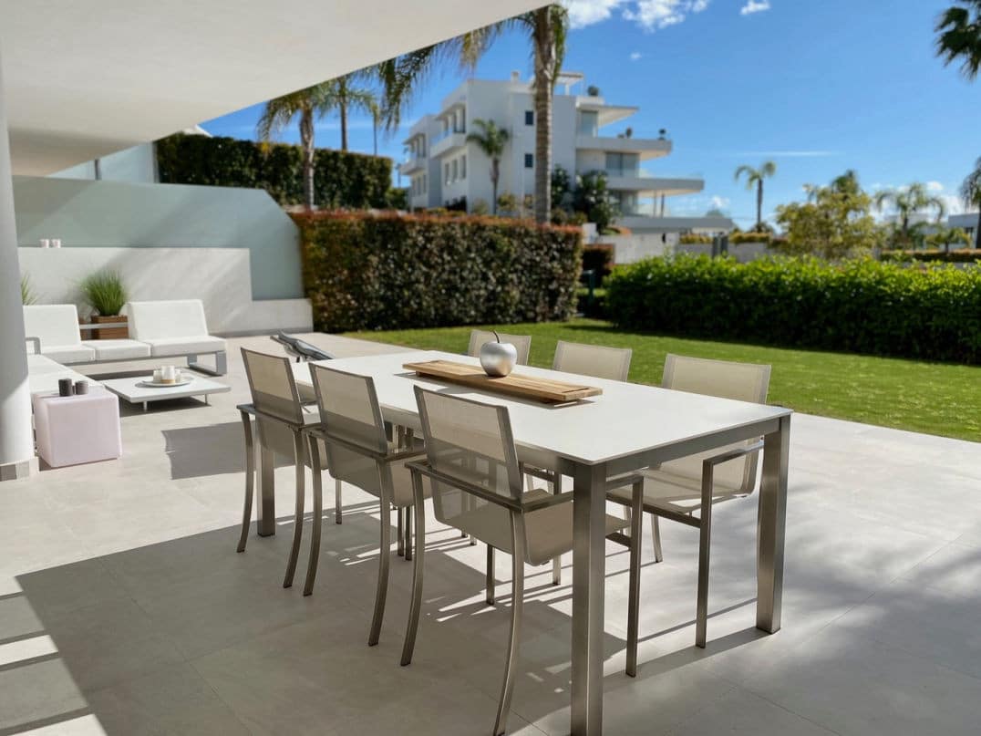 2 slaapkamer Appartement voor vakantieverhuur in Estepona met zwembad garage - € 1.750 (Ref: 8840795)