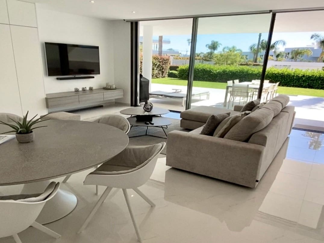 2 slaapkamer Appartement voor vakantieverhuur in Estepona met zwembad garage - € 1.750 (Ref: 8840795)