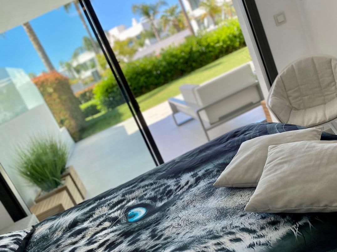 2 slaapkamer Appartement voor vakantieverhuur in Estepona met zwembad garage - € 1.750 (Ref: 8840795)