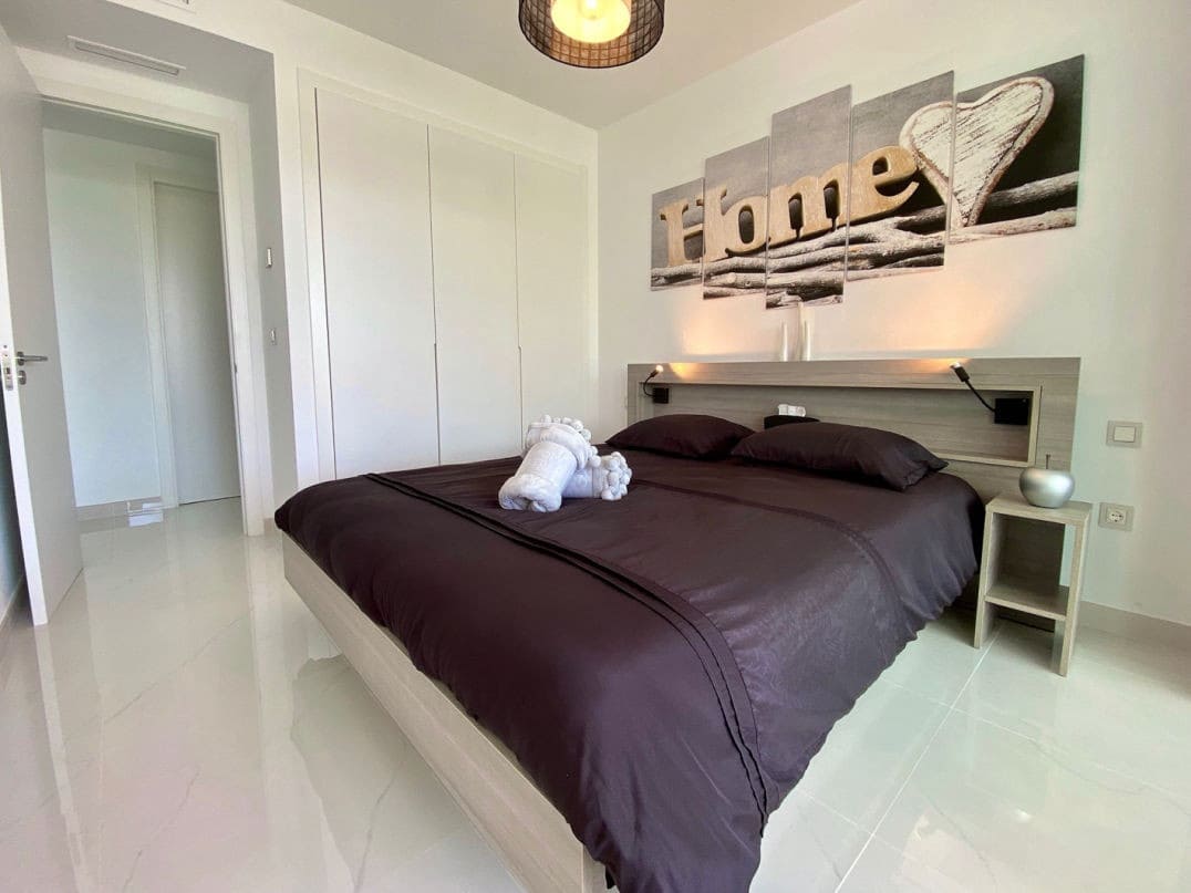 2 slaapkamer Appartement voor vakantieverhuur in Estepona met zwembad garage - € 1.750 (Ref: 8840795)