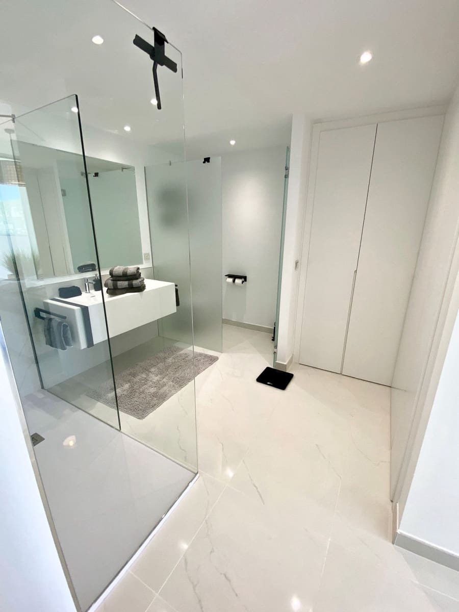 2 slaapkamer Appartement voor vakantieverhuur in Estepona met zwembad garage - € 1.750 (Ref: 8840795)