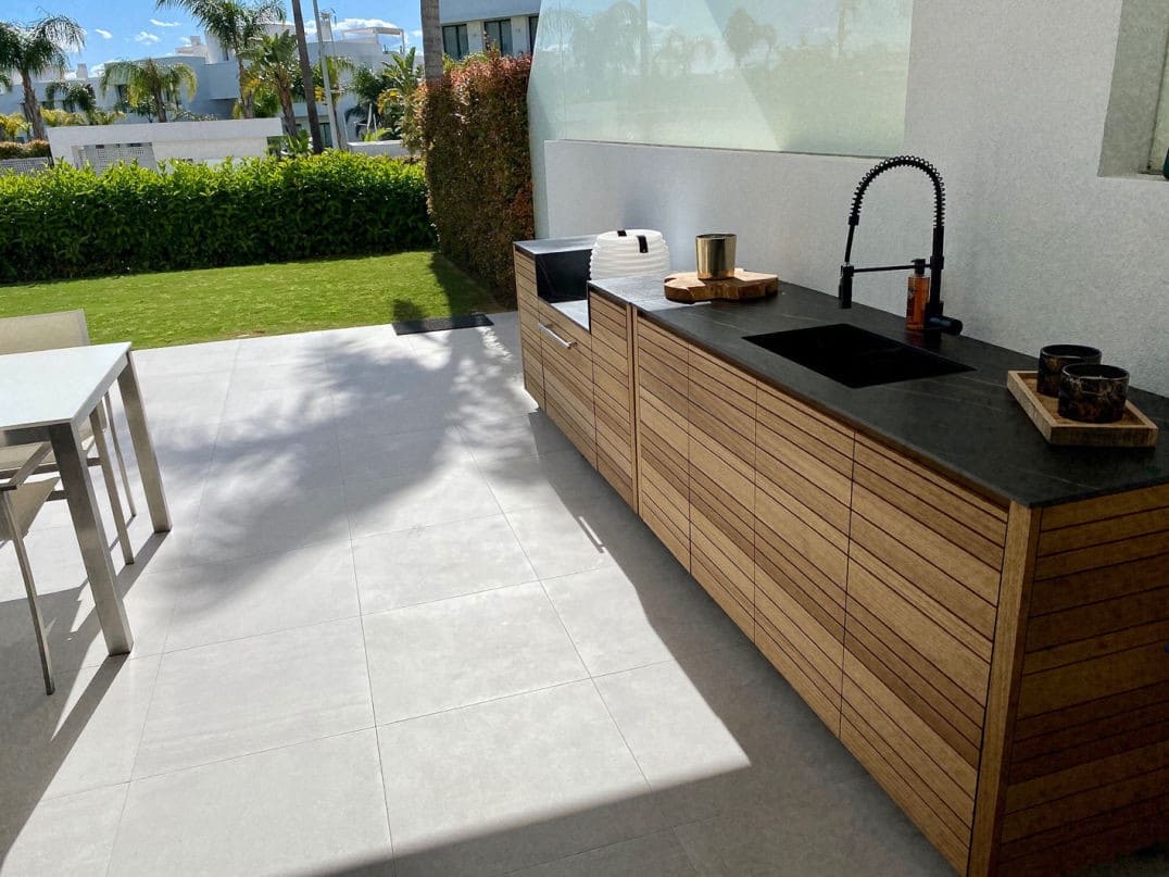 2 slaapkamer Appartement voor vakantieverhuur in Estepona met zwembad garage - € 1.750 (Ref: 8840795)