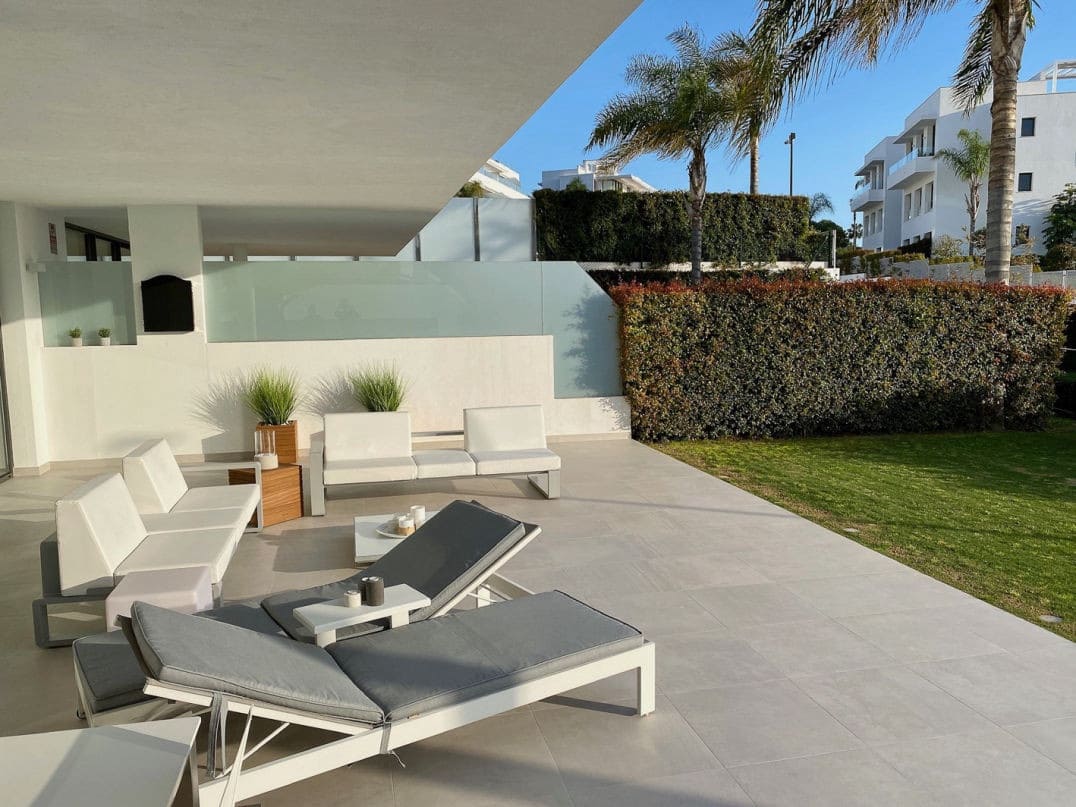 2 slaapkamer Appartement voor vakantieverhuur in Estepona met zwembad garage - € 1.750 (Ref: 8840795)