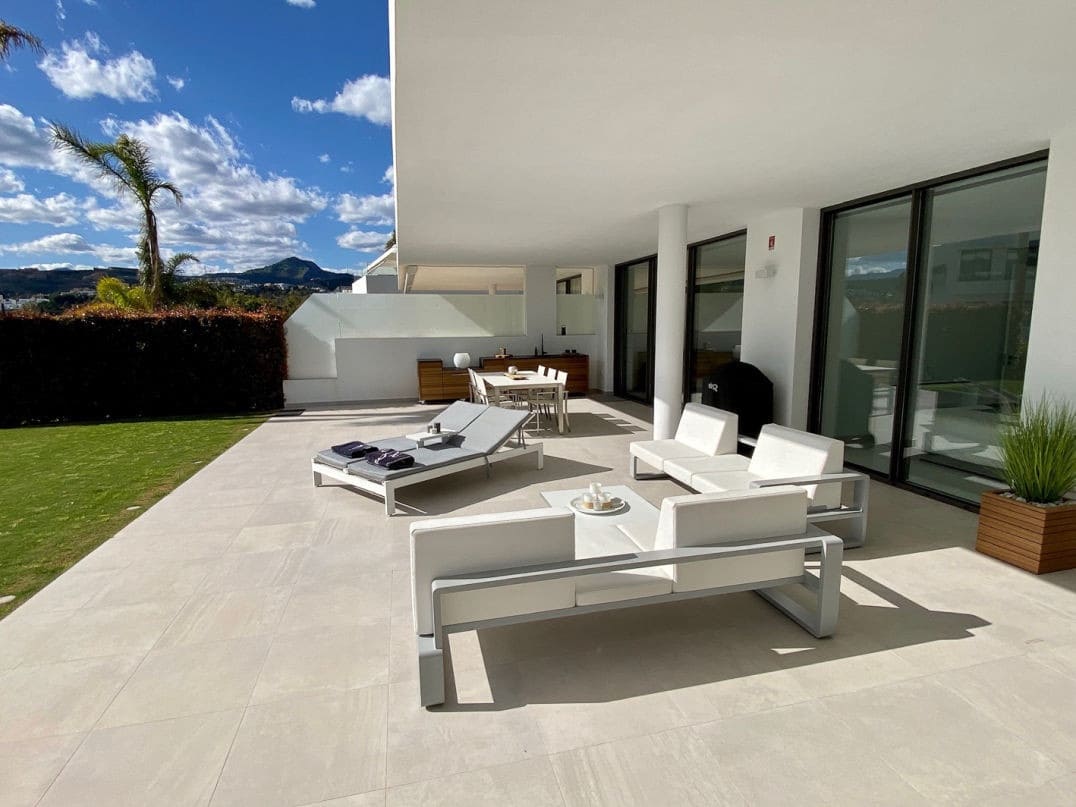 2 slaapkamer Appartement voor vakantieverhuur in Estepona met zwembad garage - € 1.750 (Ref: 8840795)