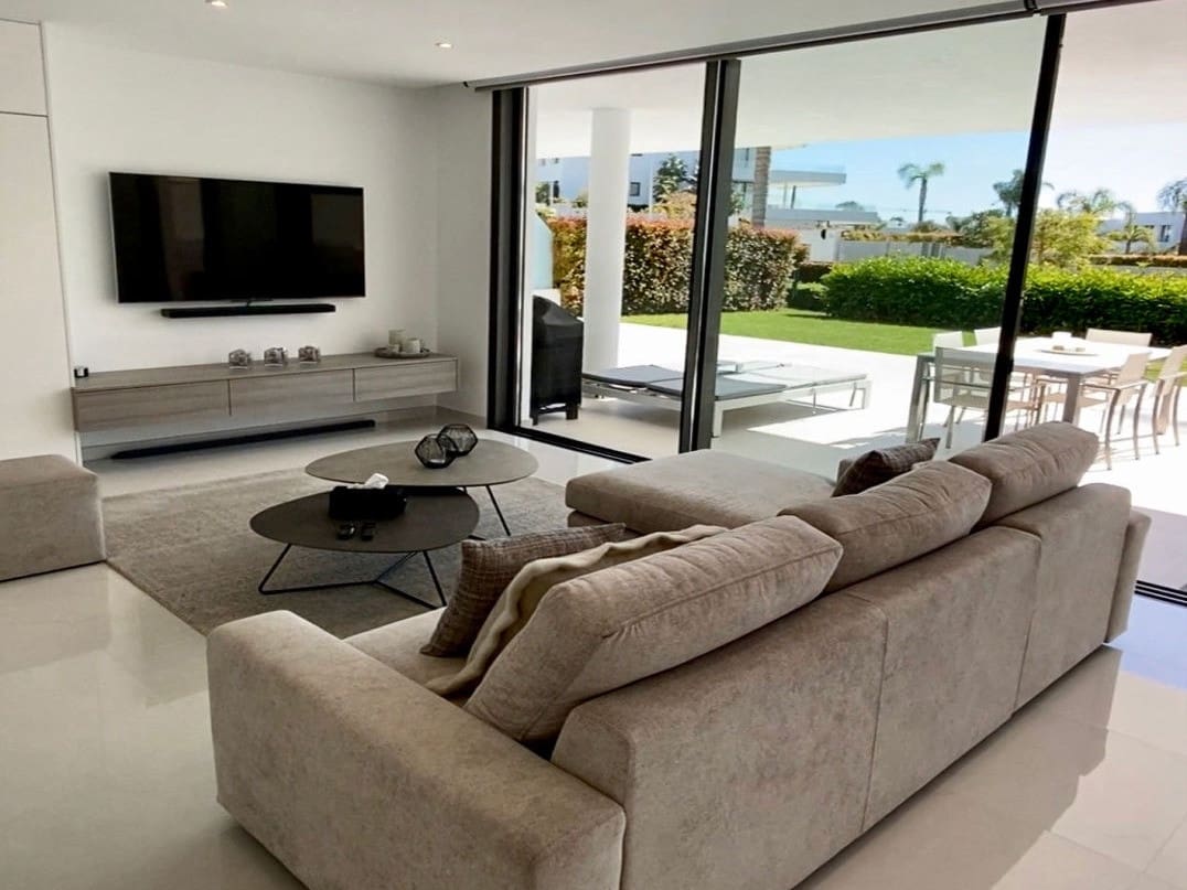 2 slaapkamer Appartement voor vakantieverhuur in Estepona met zwembad garage - € 1.750 (Ref: 8840795)