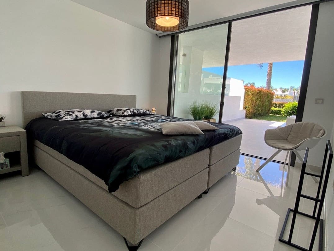 2 slaapkamer Appartement voor vakantieverhuur in Estepona met zwembad garage - € 1.750 (Ref: 8840795)