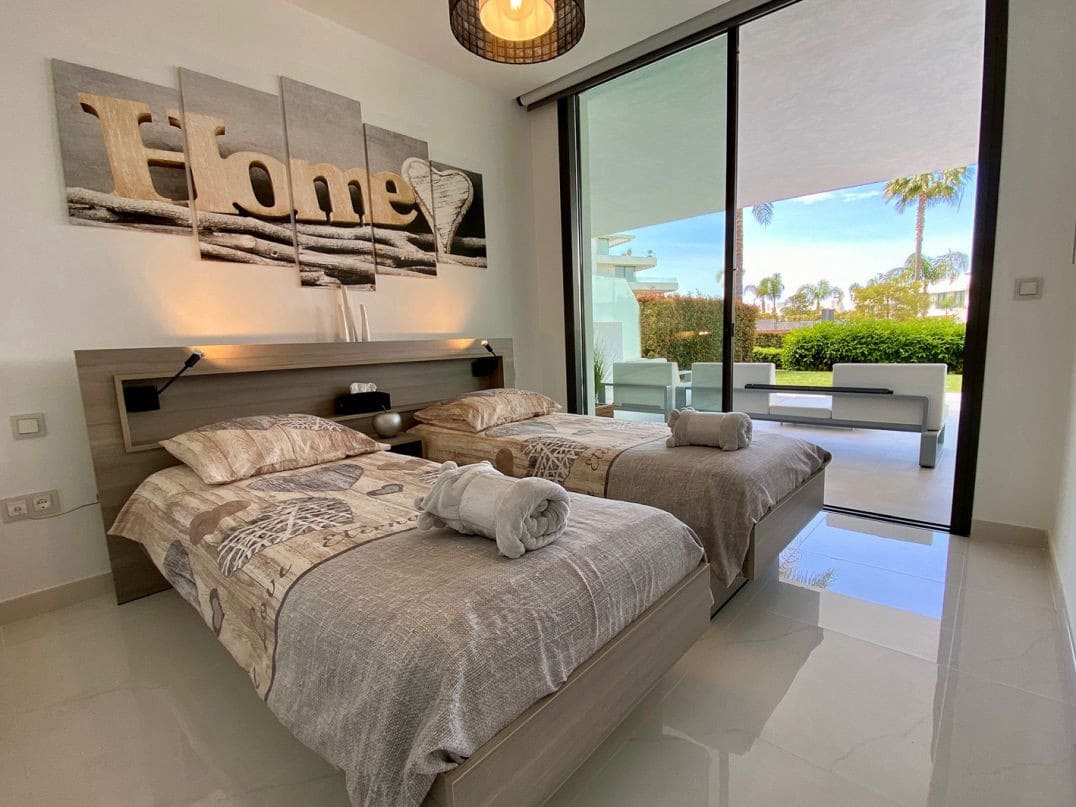 2 slaapkamer Appartement voor vakantieverhuur in Estepona met zwembad garage - € 1.750 (Ref: 8840795)