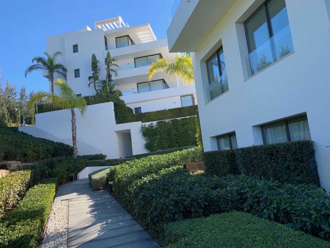 2 slaapkamer Appartement voor vakantieverhuur in Estepona met zwembad garage - € 1.750 (Ref: 8840795)