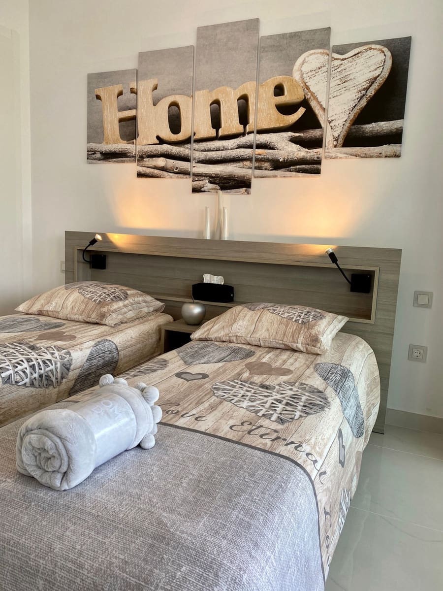 2 slaapkamer Appartement voor vakantieverhuur in Estepona met zwembad garage - € 1.750 (Ref: 8840795)