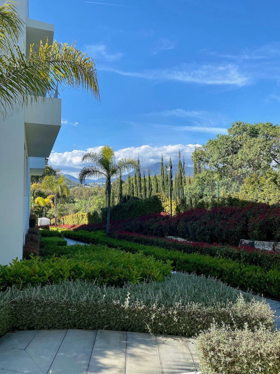 2 slaapkamer Appartement voor vakantieverhuur in Estepona met zwembad garage - € 1.750 (Ref: 8840795)