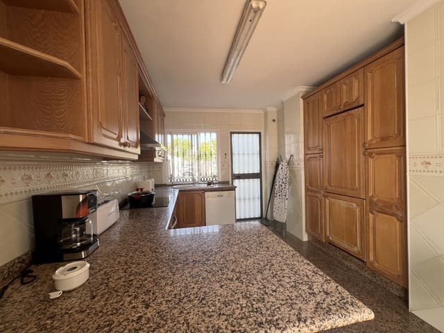 5 slaapkamer Halfvrijstaande villa te huur in San Pedro de Alcantara, Marbella met garage - € 4.000 (Ref: 8848904)