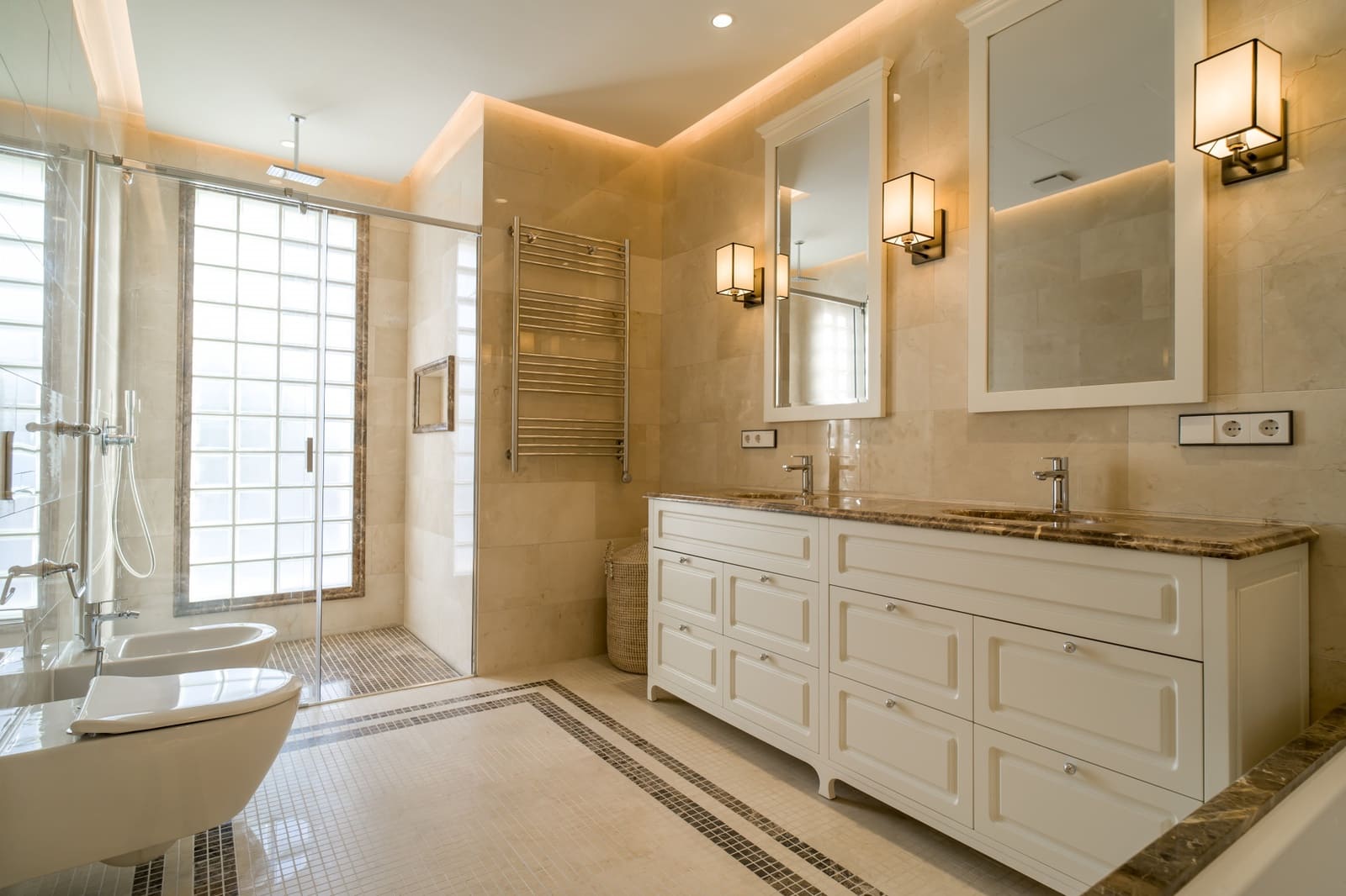 6 soverom Villa til salgs i Los Flamingos med svømmebasseng garasje - € 3 650 000 (Ref: 8854827)