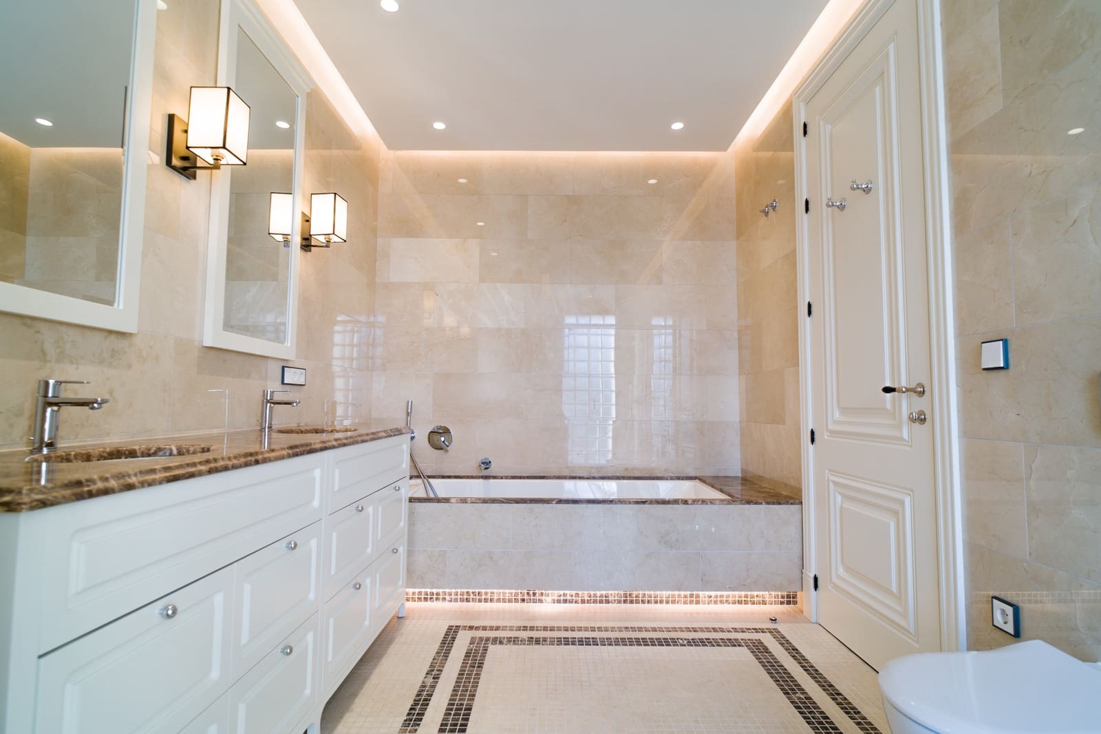 6 soverom Villa til salgs i Los Flamingos med svømmebasseng garasje - € 3 650 000 (Ref: 8854827)