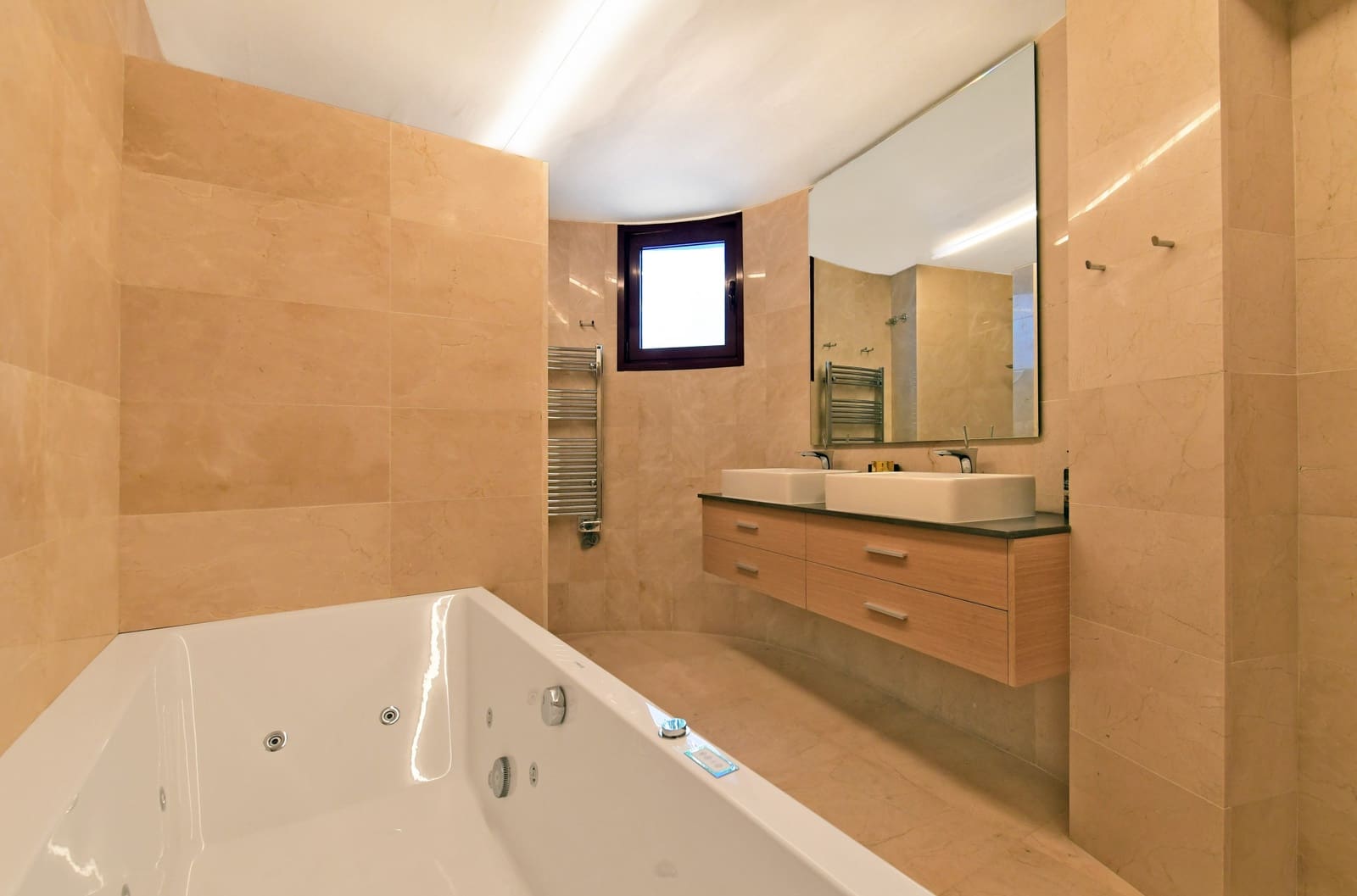 7 sovrum Villa för semesterbostäder i Nueva Andalucia med pool - 45 500 € (Ref: 8988066)