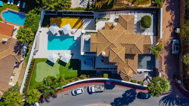 6 bedroom Villa for holiday rental in Marbella with pool - € 5,880 (Ref: 8988067)