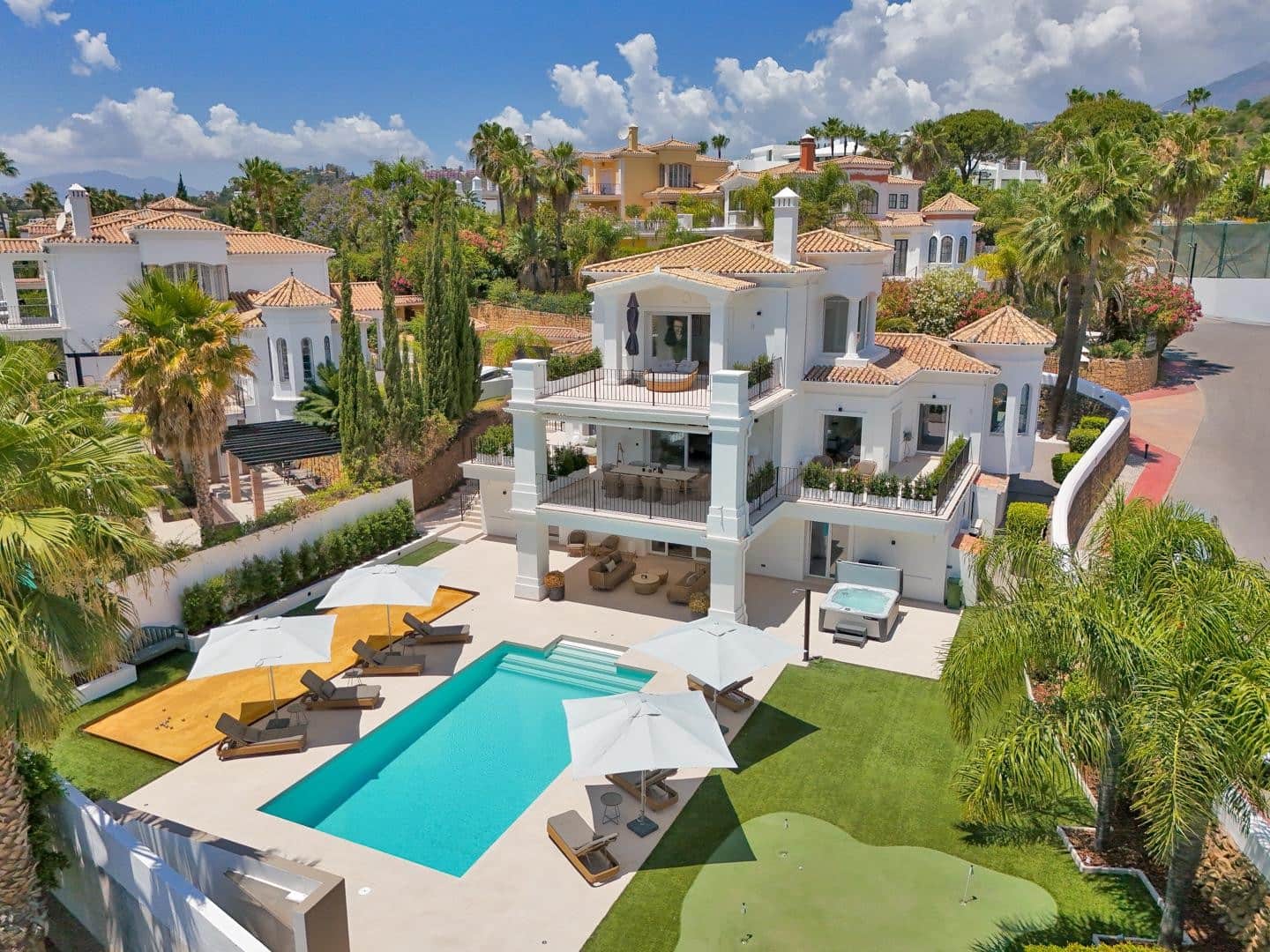 6 bedroom Villa for holiday rental in Marbella with pool - € 5,880 (Ref: 8988067)
