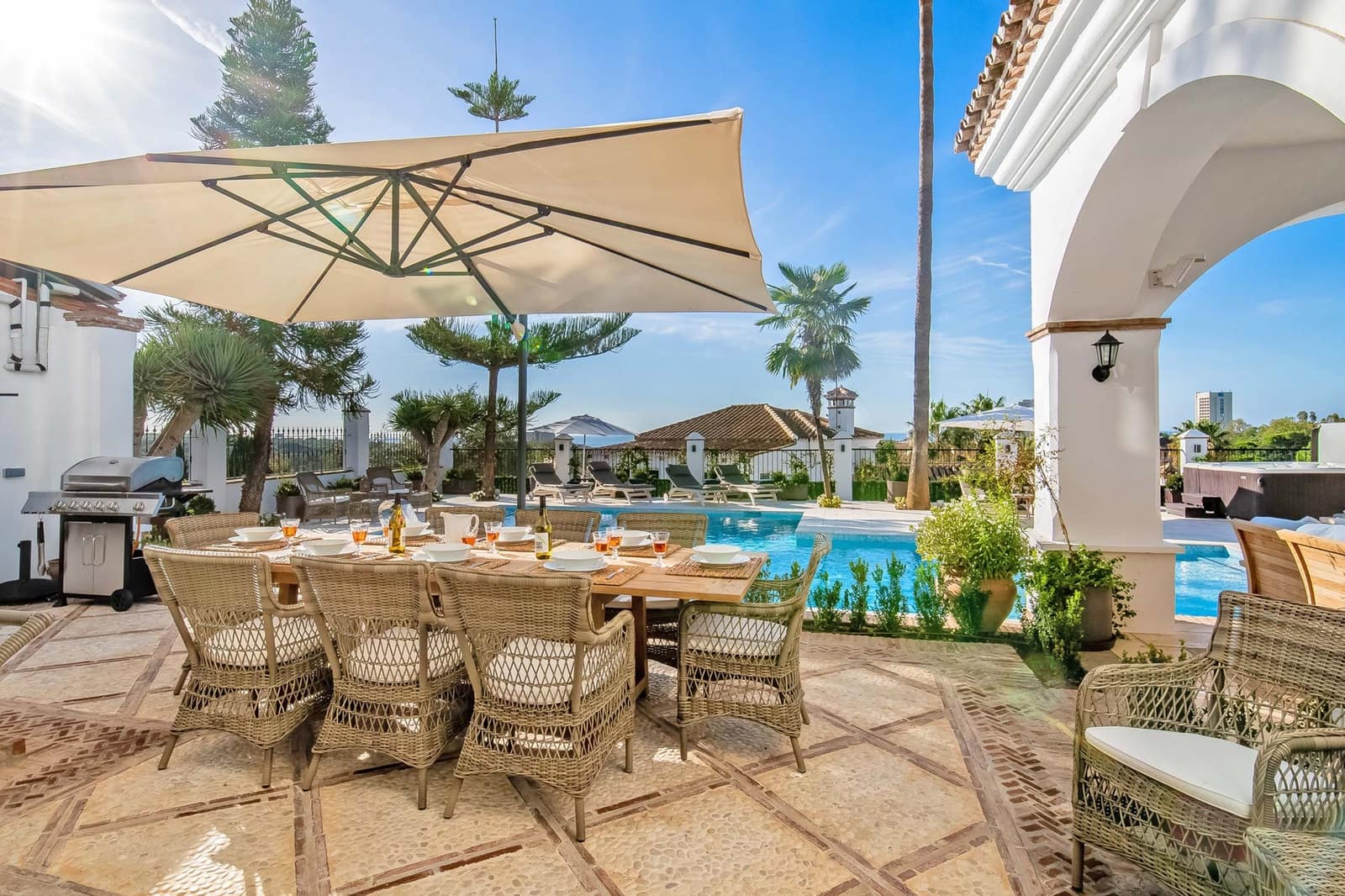 6 slaapkamer Villa voor vakantieverhuur in Marbella met zwembad - € 4.255 (Ref: 8988069)