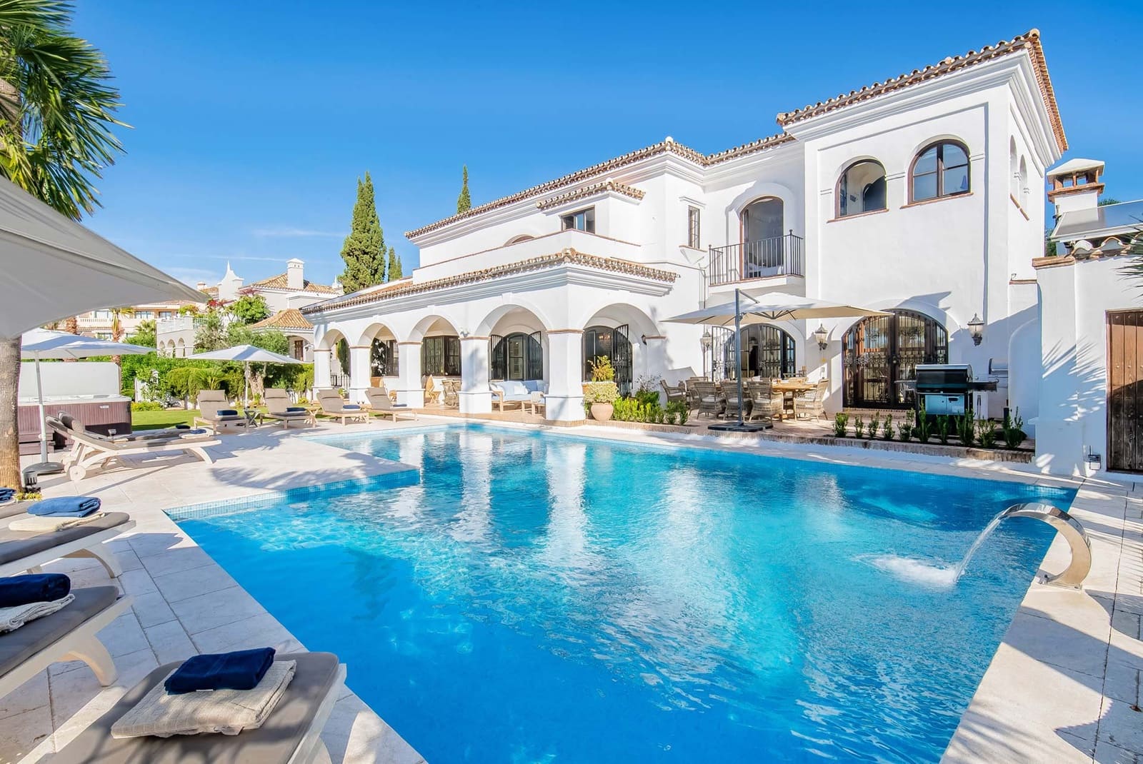 6 bedroom Villa for holiday rental in Marbella with pool - € 4,255 (Ref: 8988069)