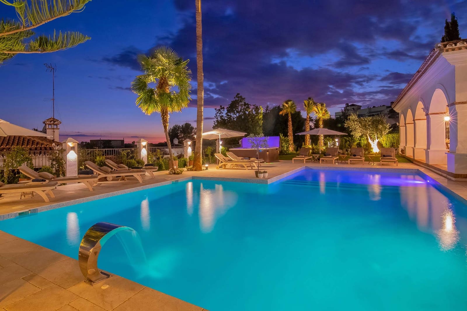 6 slaapkamer Villa voor vakantieverhuur in Marbella met zwembad - € 4.255 (Ref: 8988069)