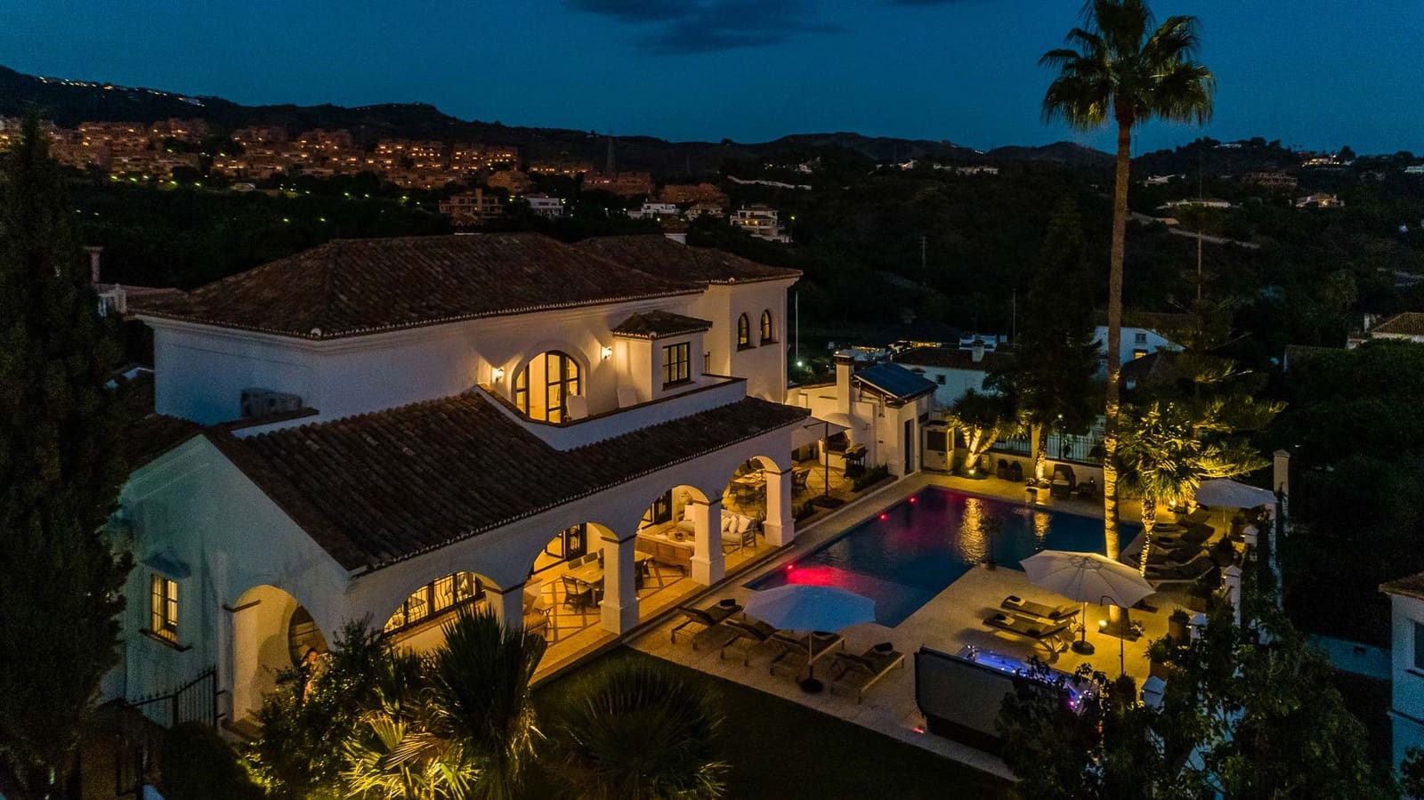 6 slaapkamer Villa voor vakantieverhuur in Marbella met zwembad - € 4.255 (Ref: 8988069)