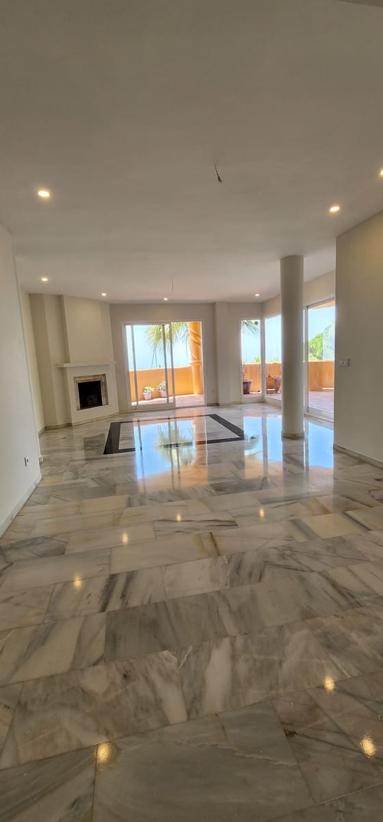 3 slaapkamer Appartement te huur in Calahonda met zwembad garage - € 2.200 (Ref: 9064994)