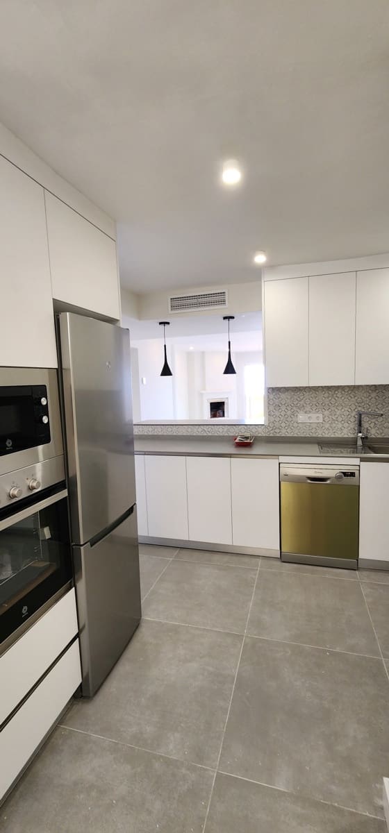 3 slaapkamer Appartement te huur in Calahonda met zwembad garage - € 2.200 (Ref: 9064994)