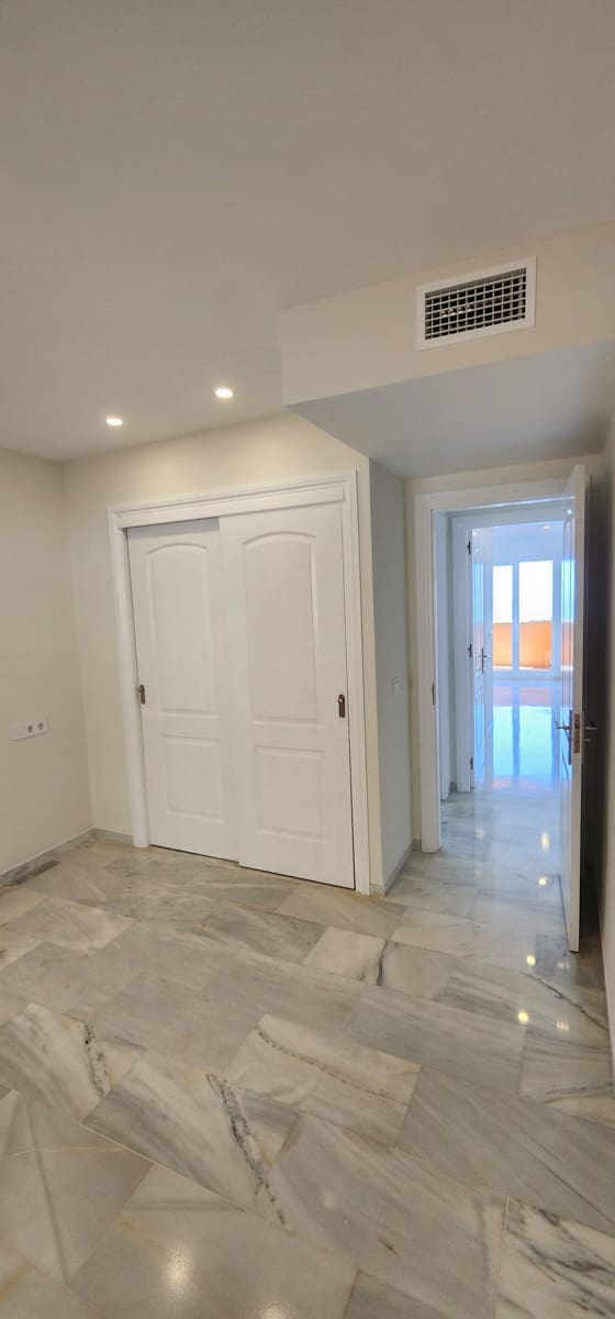 3 slaapkamer Appartement te huur in Calahonda met zwembad garage - € 2.200 (Ref: 9064994)