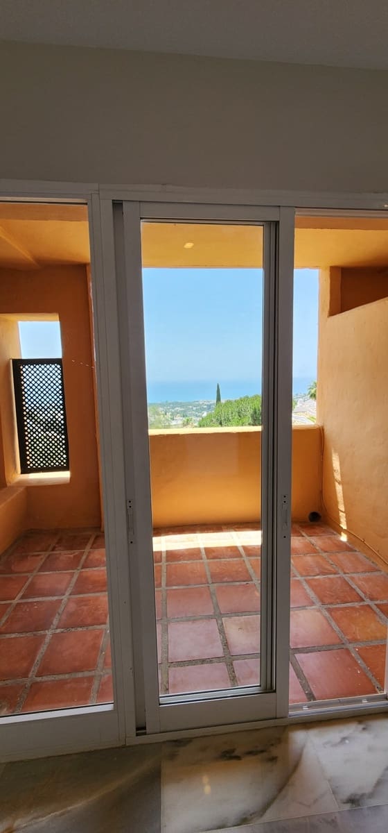 3 slaapkamer Appartement te huur in Calahonda met zwembad garage - € 2.200 (Ref: 9064994)