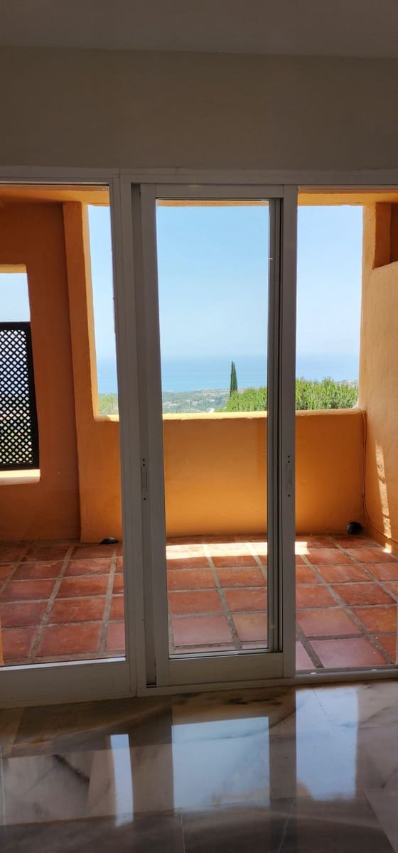 3 slaapkamer Appartement te huur in Calahonda met zwembad garage - € 2.200 (Ref: 9064994)