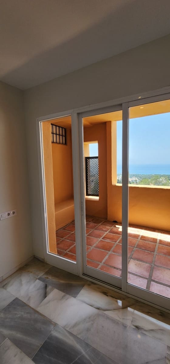 3 slaapkamer Appartement te huur in Calahonda met zwembad garage - € 2.200 (Ref: 9064994)
