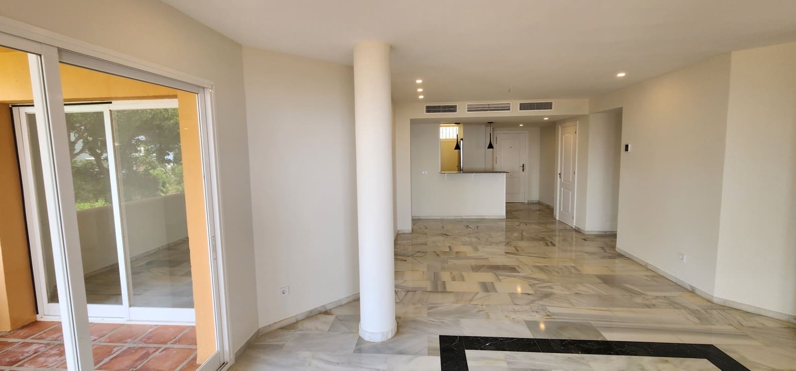 3 slaapkamer Appartement te huur in Calahonda met zwembad garage - € 2.200 (Ref: 9064994)