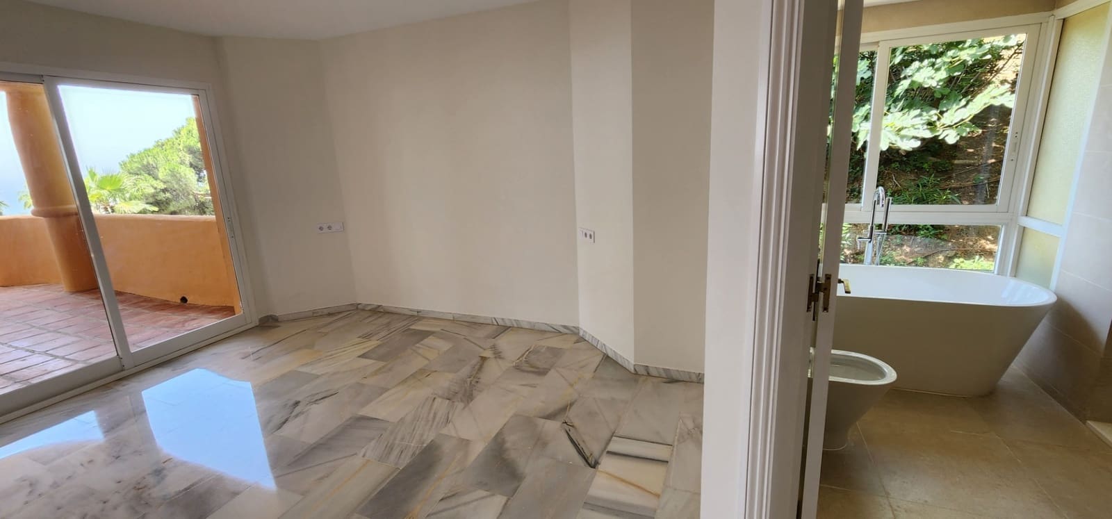 3 slaapkamer Appartement te huur in Calahonda met zwembad garage - € 2.200 (Ref: 9064994)