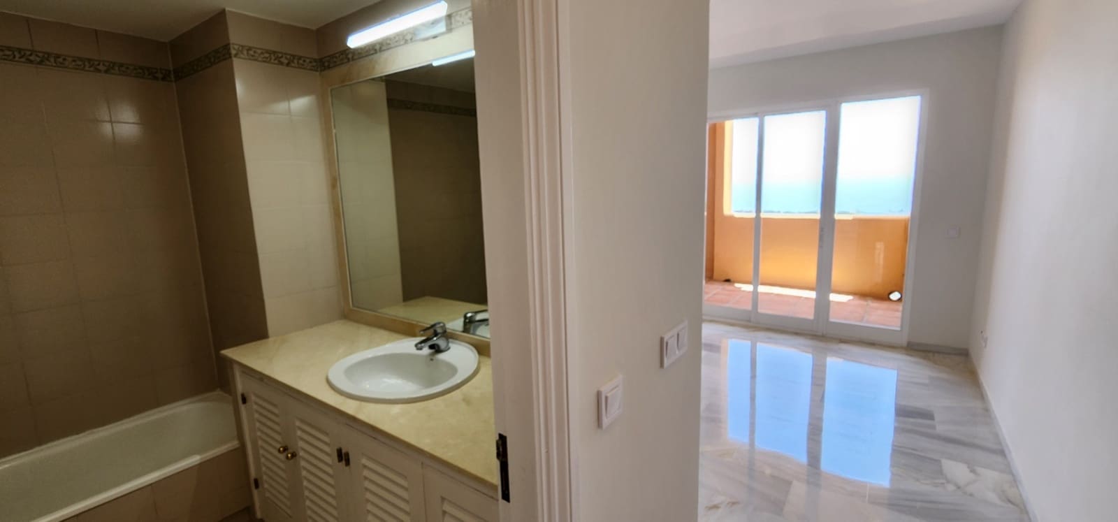 3 slaapkamer Appartement te huur in Calahonda met zwembad garage - € 2.200 (Ref: 9064994)